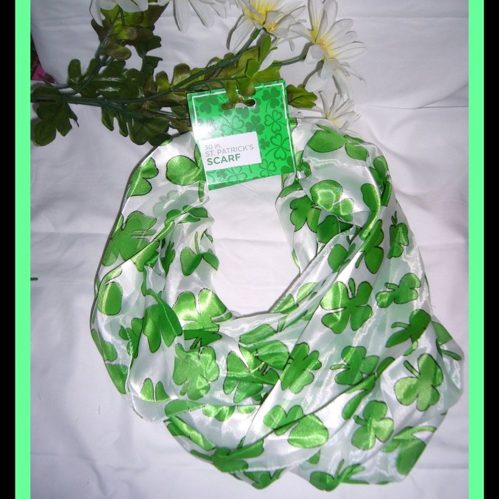🍀☘️Shamrock Infinity Scarf